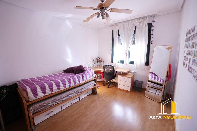Foto df8ac3e9-1611-4926-ba88-b70de768c1e9. Casa adosada encantador chalet adosado con piscina comunitaria en Loeches