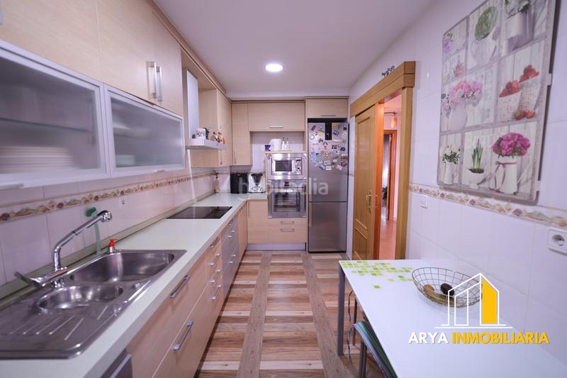 Foto e37874af-3b32-4e36-baf4-8feee163c6d4. Casa adosada encantador chalet adosado con piscina comunitaria en Loeches