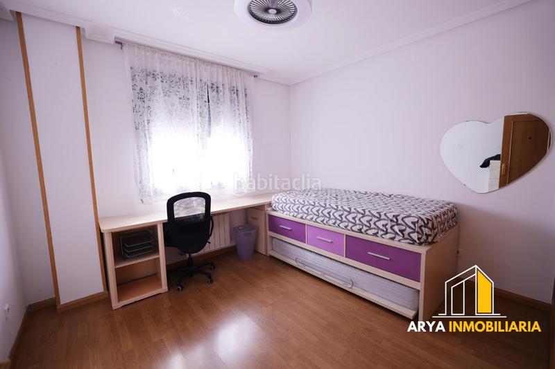 Foto e3bad695-57c5-4455-b672-6bbe10fbbe17. Casa adosada encantador chalet adosado con piscina comunitaria en Loeches
