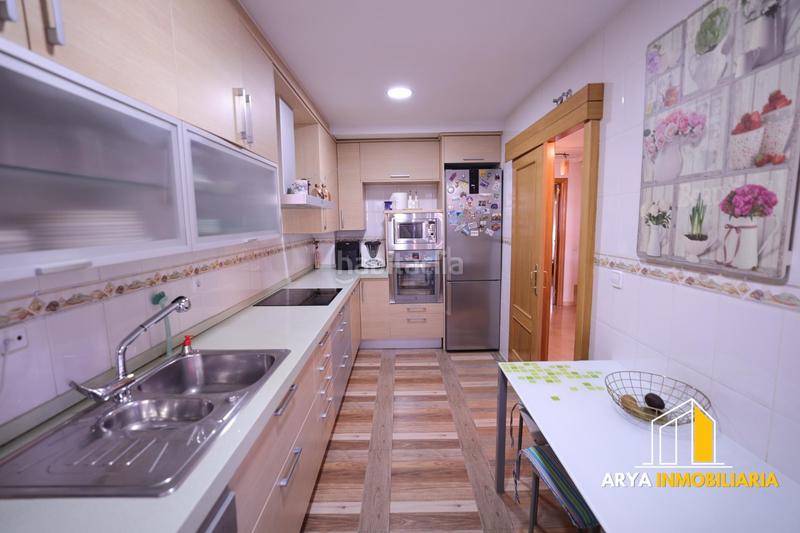 Foto fb523e8d-e53f-411c-ba73-4e2002258755. Casa adosada encantador chalet adosado con piscina comunitaria en Loeches