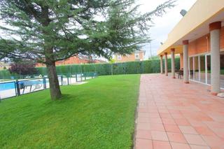 Semi detached house in Parque Cataluña. Chalet adosado en torrenieve