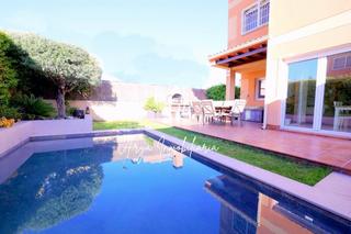 Doppelhaus in Soto de Henares. Impresionante chalet pareado con piscina privada en soto del hen