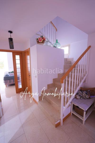 Foto 4923e7ab-5d79-45e7-afdb-79d15a78b75f. Casa pareada impresionante chalet pareado con piscina privada en soto del henares en Torrejón de Ardoz