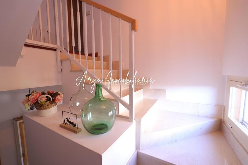 Foto 56be04ee-7fa4-4848-9b74-282ce565e4c2. Casa pareada impresionante chalet pareado con piscina privada en soto del henares en Torrejón de Ardoz