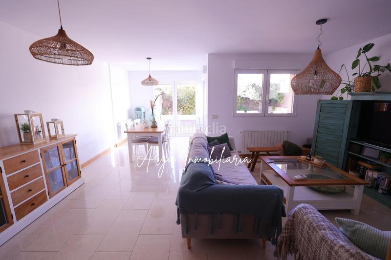 Foto 5b9f1762-4250-4c31-b73b-24b99d409932. Casa pareada impresionante chalet pareado con piscina privada en soto del henares en Torrejón de Ardoz