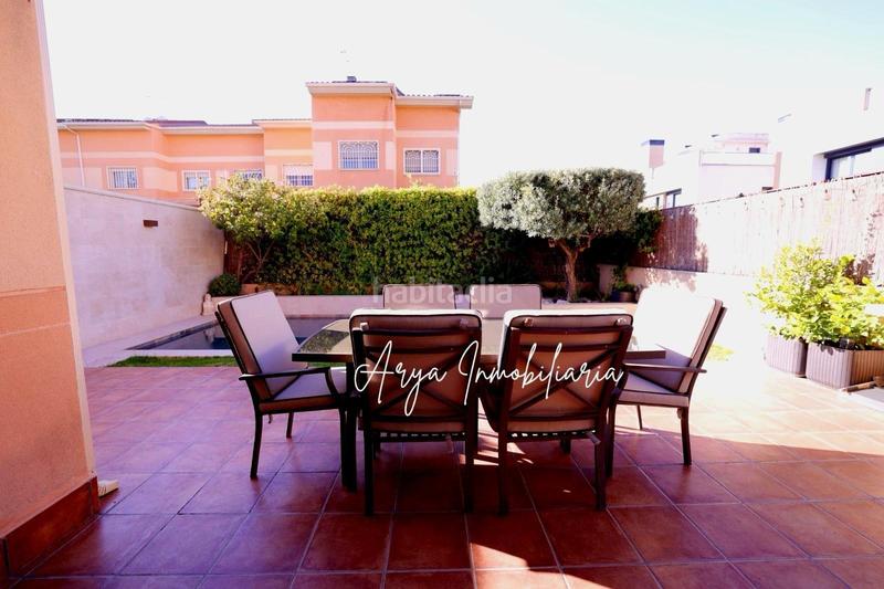 Foto 8562515f-4cd2-40f5-963e-26e97618b0f1. Casa pareada impresionante chalet pareado con piscina privada en soto del henares en Torrejón de Ardoz