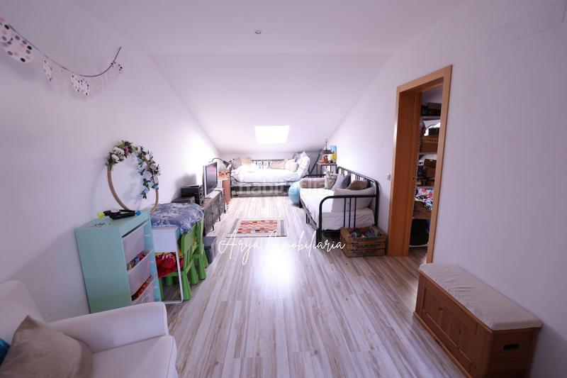 Foto 8e9c5deb-a896-46b0-8982-225b9c7412f3. Casa pareada impresionante chalet pareado con piscina privada en soto del henares en Torrejón de Ardoz