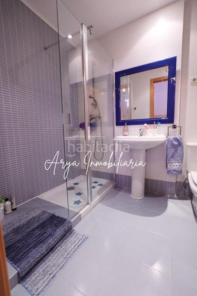 Foto 91e626f9-1697-4e51-916c-2c4fb2b08ef8. Casa pareada impresionante chalet pareado con piscina privada en soto del henares en Torrejón de Ardoz