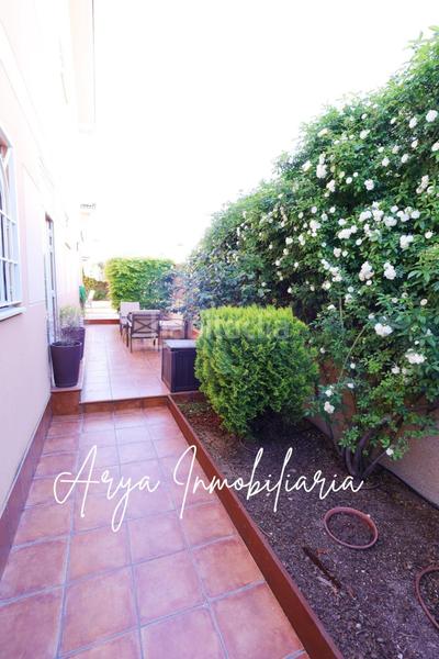 Foto f1b7e20d-5e78-40b1-8906-1e4aaab7af7a. Casa pareada impresionante chalet pareado con piscina privada en soto del henares en Torrejón de Ardoz