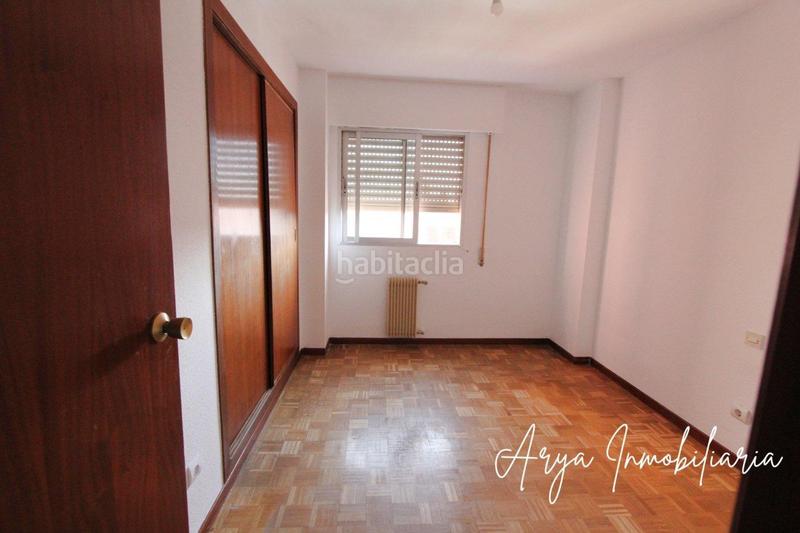 Foto e00a4f29-61ac-4dad-9144-fb0a43e3b405. Piso vivienda con terraza en plaza de las palmeras en Torrejón de Ardoz
