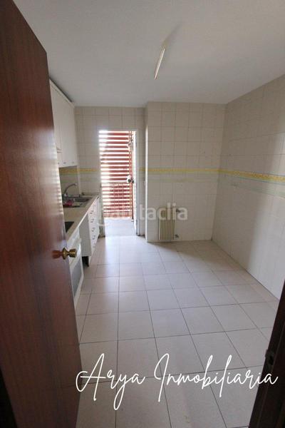 Foto f8a488a2-f347-44f8-85ec-7eb28a7933dc. Piso vivienda con terraza en plaza de las palmeras en Torrejón de Ardoz
