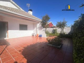 Casa a Trijueque. Casa en venta en urbanización la beltraneja, trijueque  oportuni
