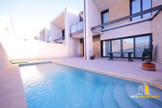 Casa aparellada a Soto de Henares