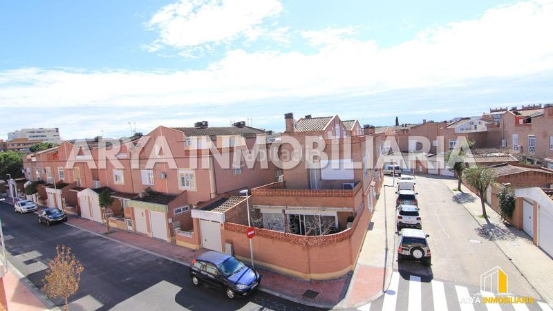 Foto d56fe184-179b-4727-a40f-f2be618231d2. Casa a schiera con riscaldamento parcheggio piscina in Torrejón de Ardoz