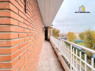 Appartement à Parque Cataluña. Piso de esquina en  parque de cataluña  con plaza de garaje incl