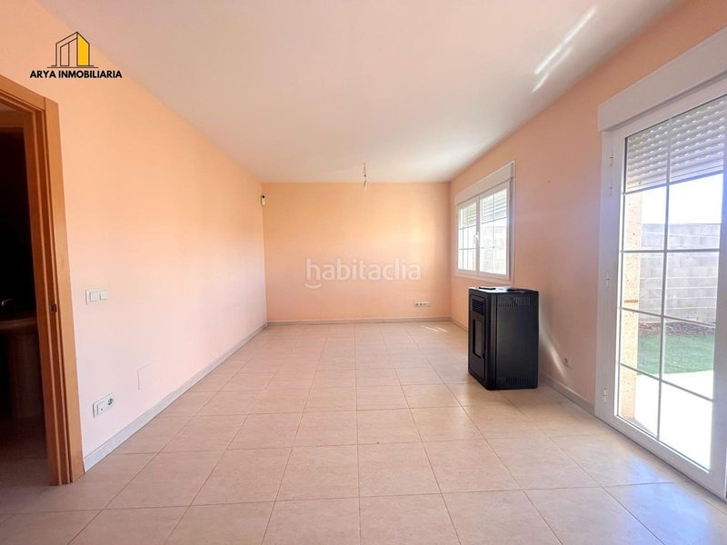 Foto a4e46606-207c-4531-bd35-580e07839344. Casa adossada amb aparcament a Pioz