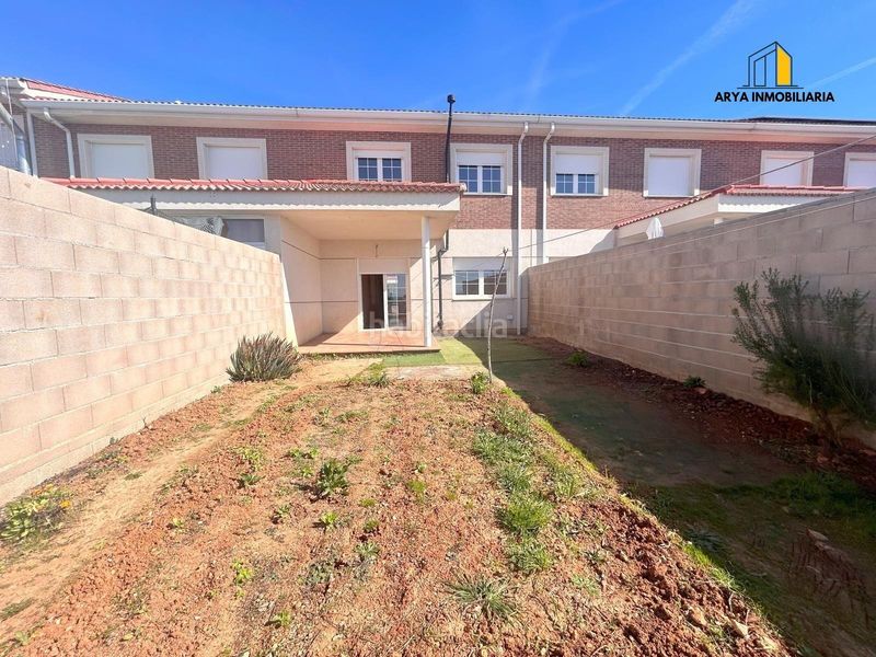 Foto aaed9b2e-a545-4586-a0f6-d0bd646ff146. Casa adossada amb aparcament a Pioz