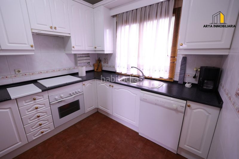 Foto 2836493e-fc23-4cb6-92be-d97953db4990. Casa amb aparcament a Galápagos