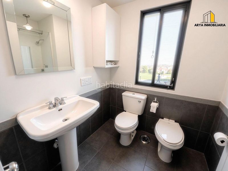 Foto 44ef0555-4ed7-4373-baa2-26313bc59efa. Casa amb aparcament a Galápagos