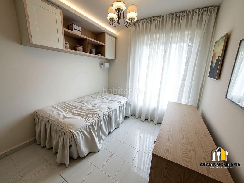 Foto 46d00e05-bb87-4288-ad13-2340a0a97327. Casa amb aparcament a Galápagos