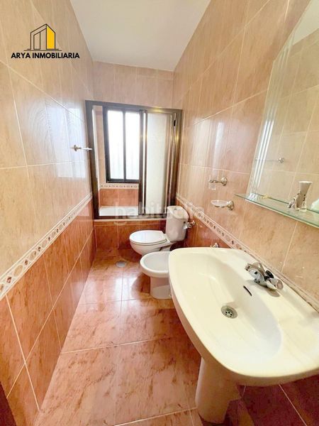 Foto 6bb187a8-8130-4ce0-b629-75039fbd93b3. Casa amb aparcament a Galápagos