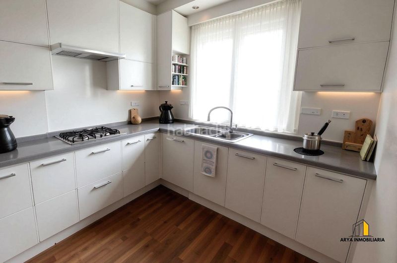 Foto 9dee89f4-83ae-4db9-957f-5760aa578c01. Casa amb aparcament a Galápagos