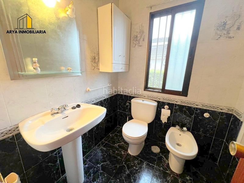 Foto bcfcf486-3a4e-41a6-ac30-5301843128e9. Casa amb aparcament a Galápagos