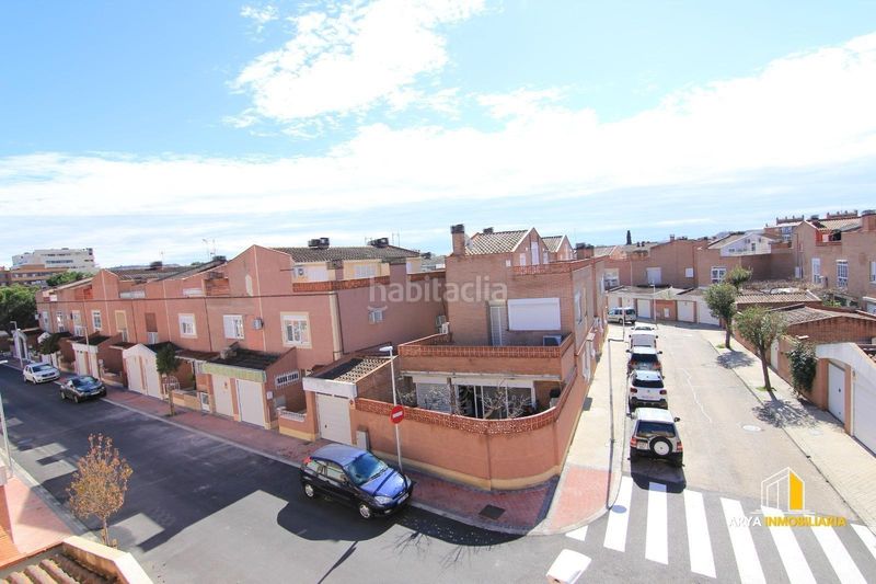 Foto 0aa9c2f9-9269-46b1-87a2-b1e713682db1. Casa adossada amb calefacció aparcament piscina a Torrejón de Ardoz