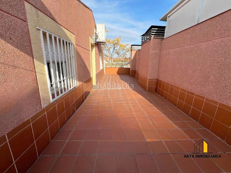 Foto 90a0dbfa-7c81-40e8-8b39-af7b730a2335. Casa adossada amb calefacció aparcament piscina a Torrejón de Ardoz