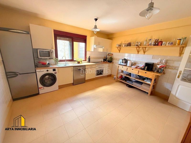 Foto 20160522-380b-403f-b138-3a1ac8dd6b50. Dúplex  con plaza de parking y amplios espacios en Loeches