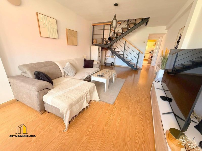 Foto e6123058-e5a9-42cf-9465-359b9e0724b9. Dúplex  con plaza de parking y amplios espacios en Loeches