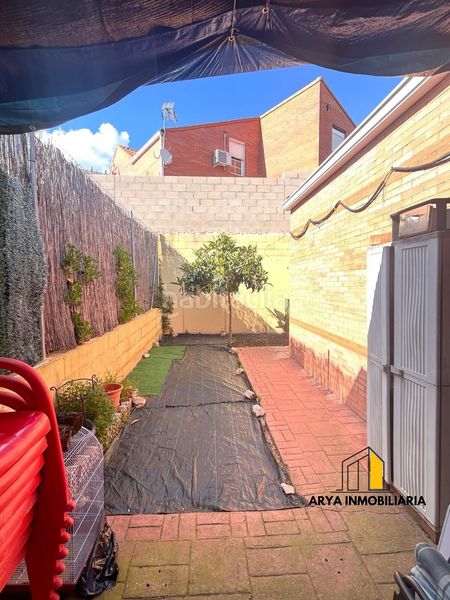 Foto e53a9a86-84de-46c3-a3d7-c973cf7e5bdf. Casa aparellada amb calefacció aparcament a Pioz