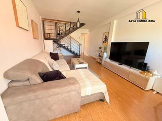 Zweistöckige Wohnung in Loeches. Dúplex en loeches con plaza de parking y amplios espacios