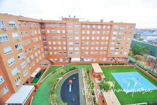 Miete Etagenwohnung  Avenida constitucion. Alquiler vivienda seminueva en la zona centro con plaza de garaj