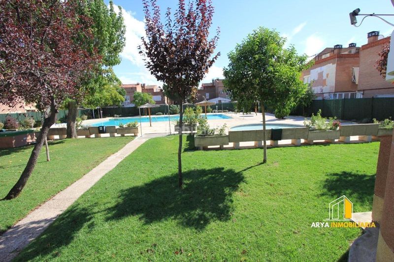 Foto ef44a597-327f-4d7c-a953-c43609c91430. Casa adossada amb calefacció aparcament piscina a Torrejón de Ardoz