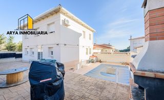 Chalet in Horche. Oportunidad en horche guadalajara! casa unifamiliar de 4 dormito