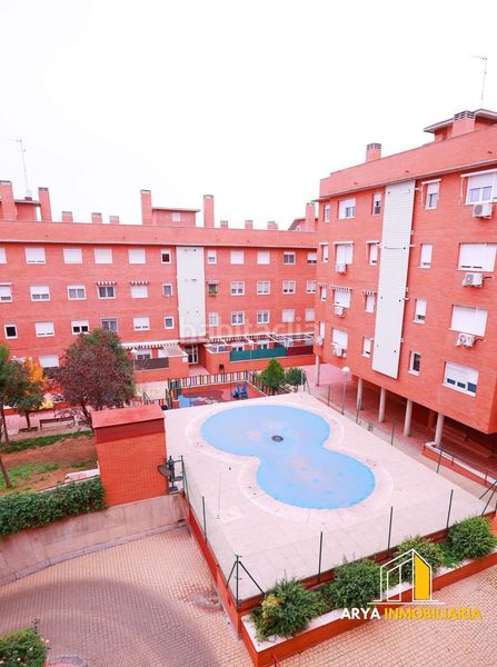 Foto 8dbe3b2a-be3a-4102-bb32-65c77d9eb5e5. Pis amb calefacció aparcament piscina a Cañada - Mancha Amarilla Torrejón de Ardoz