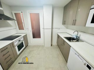 Affitto Piccolo appartamento  Avenida constitucion. Alquiler apartamento recien reformado en la rosaleda