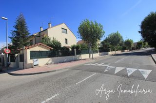 Casa a schiera in Loeches. Excepcional chalet adosado en los conventos loeches