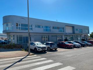 Bureau à Avenida camas 7. Oficina amplia y económica