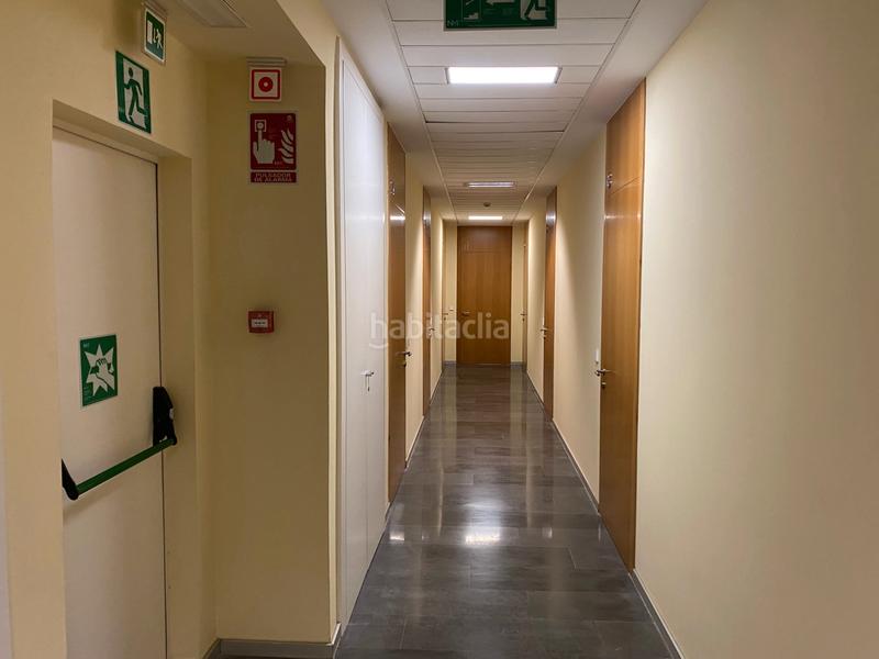 Foto 8244e181-ced3-42e9-9d41-ad332a387e2a. Oficina a calle vía nova 1 a Torreblanca Sevilla