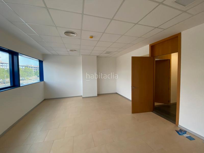 Foto a40baf61-20e3-4867-aafd-e96620224c2a. Ufficio in calle vía nova 1 in Torreblanca Sevilla