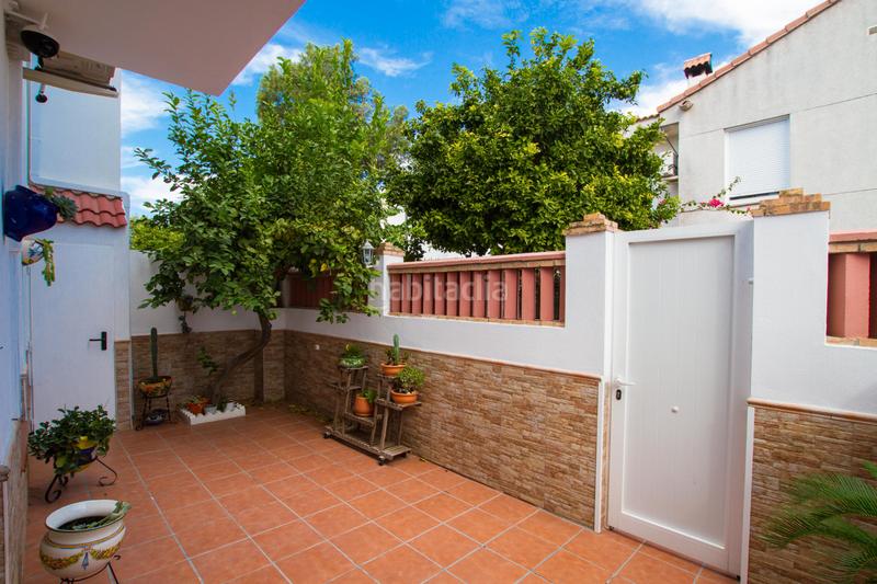 Foto 204e6c08-5e5e-4f7a-9f21-5773b8f80ae9. Casa adosada precioso chalet adosado de esquina en Chiclana de la Frontera