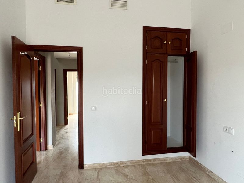 Foto c94aa794-c42f-40e8-9a6e-be70b8930412. Haus in calle maría luisa domínguez y pérez de vargas 24 in Utrera