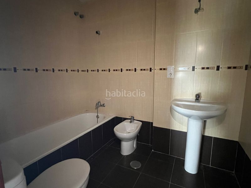 Foto f29452af-66ee-4cf7-bc3f-d6b725fc4753. Haus in calle maría luisa domínguez y pérez de vargas 24 in Utrera