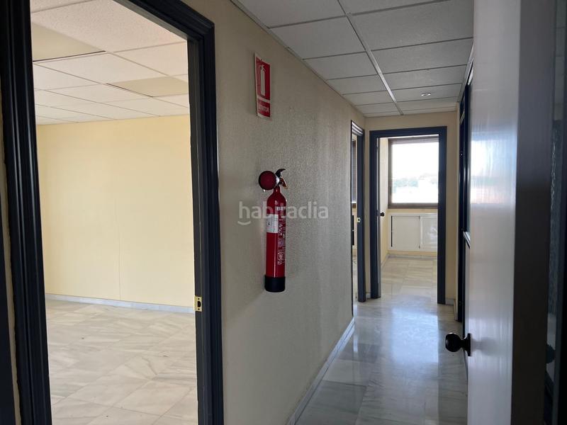 Foto 07507ab0-f9f2-44dd-9db0-8e677e38dd28. Bureau dans avenida de hytasa 40 dans El Plantinar - Avda. La Paz - El Juncal Sevilla