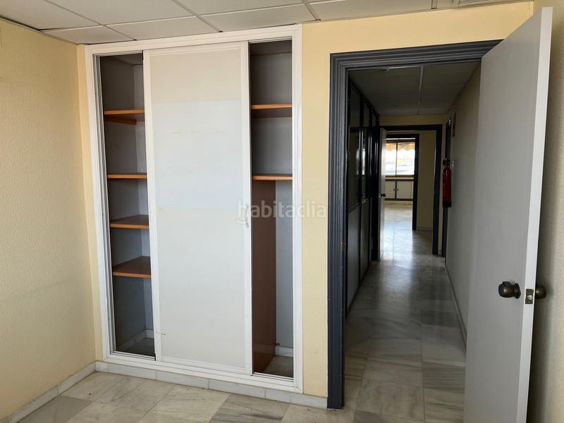 Foto 1437b342-58e9-478c-8569-a3d4fbaf2cc2. Bureau dans avenida de hytasa 40 dans El Plantinar - Avda. La Paz - El Juncal Sevilla