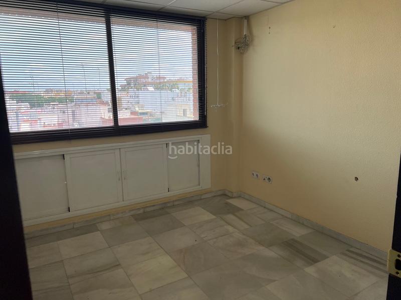 Foto ce64fac1-e6c0-47b7-a1e4-0bdebb0e424c. Bureau dans avenida de hytasa 40 dans El Plantinar - Avda. La Paz - El Juncal Sevilla