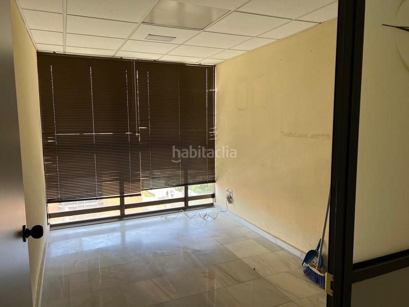 Foto 2feb041a-4a9b-4a8e-8d25-604bef249448. Office space in avenida de hytasa 40 in El Plantinar - Avda. La Paz - El Juncal Sevilla