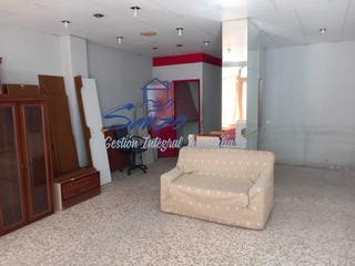 Local commercial à Centro. Local en el centro antequera